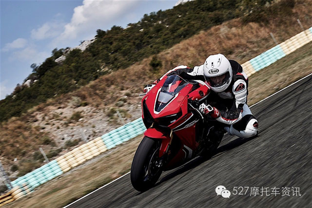 本田发布2017款火刃 唤醒更强动力!